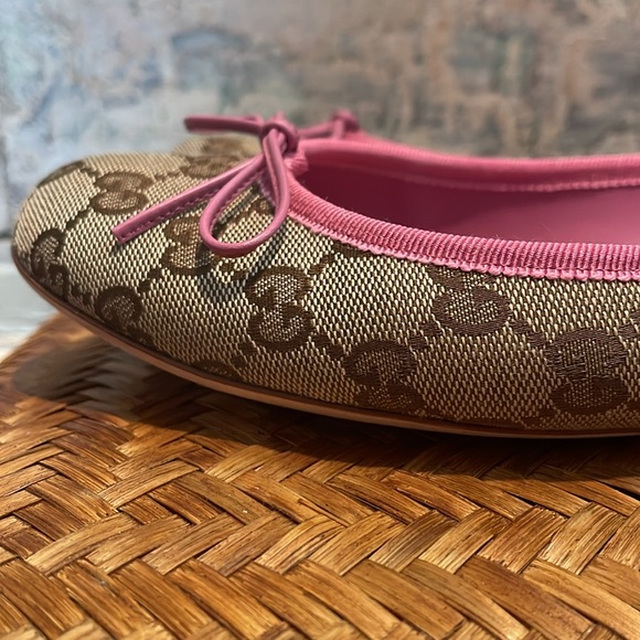 EUC GUCCI Canvas Monogrammed Flats with Pink Trim/Bow Sz 41 with Dustbag - Picture 7 of 13